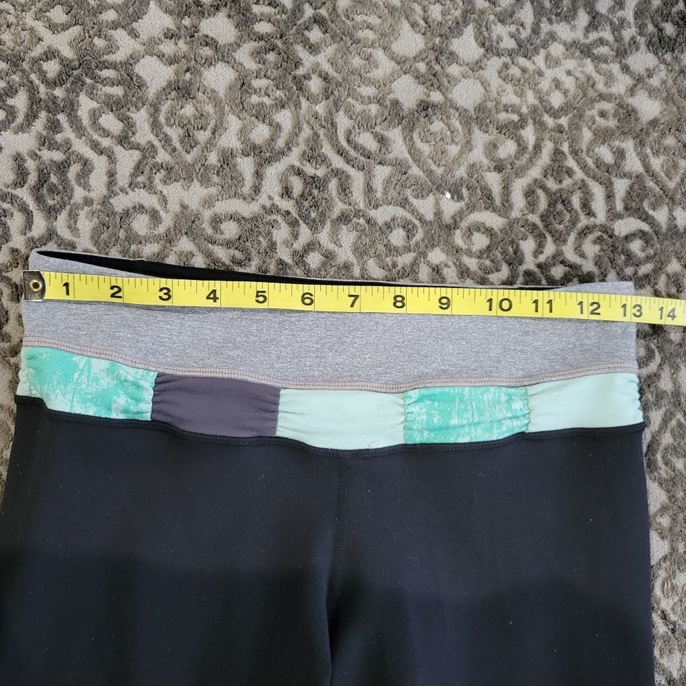 Lululemon Reversable Cropped Work out Leggings Size 4 - Picture 9 of 10